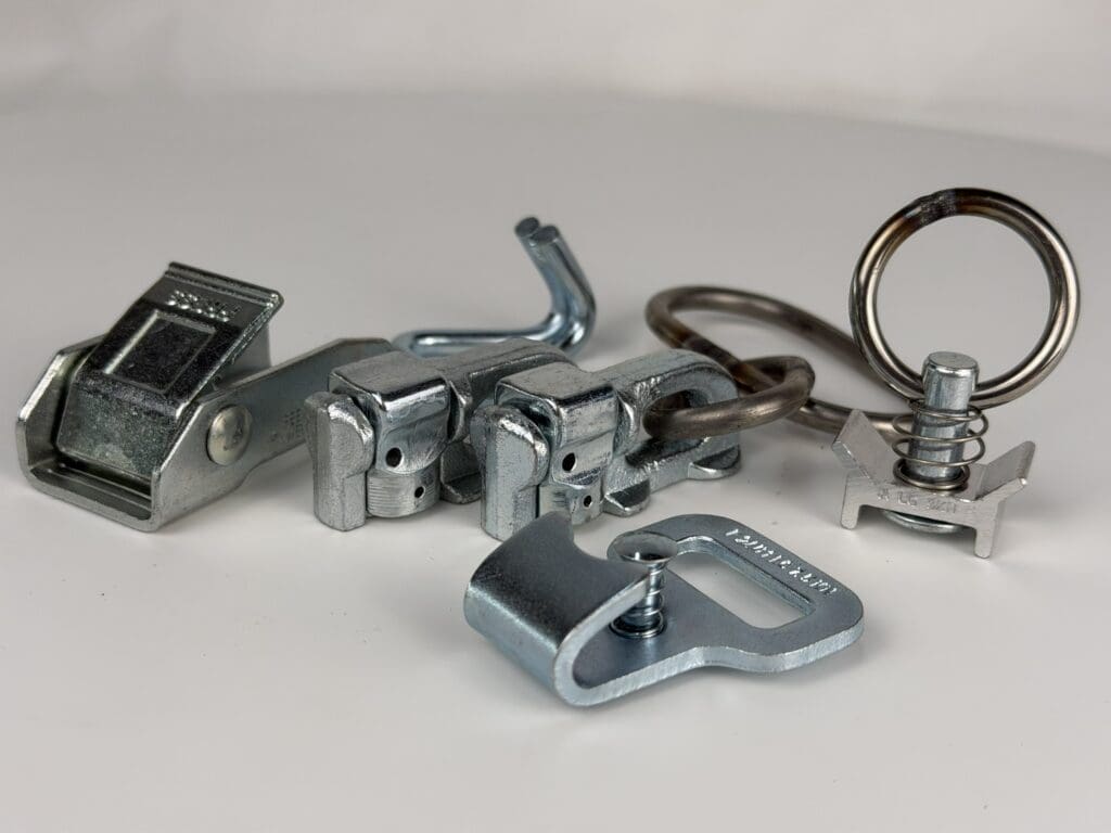 forskellige spænder produceret i aluminium